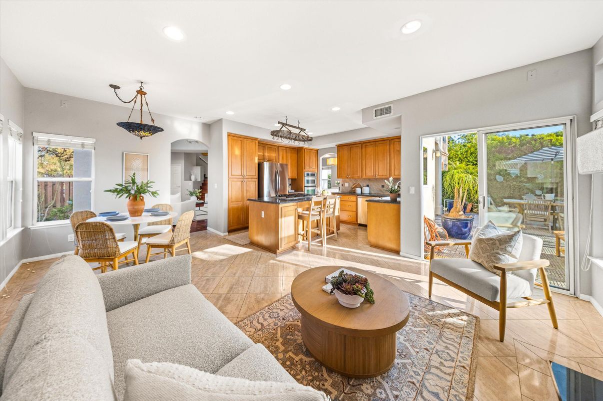 Dining room, Interior, Kitchen, Living room, Pendant Lights, Recessed Lighting, Stainless Steel Appliances