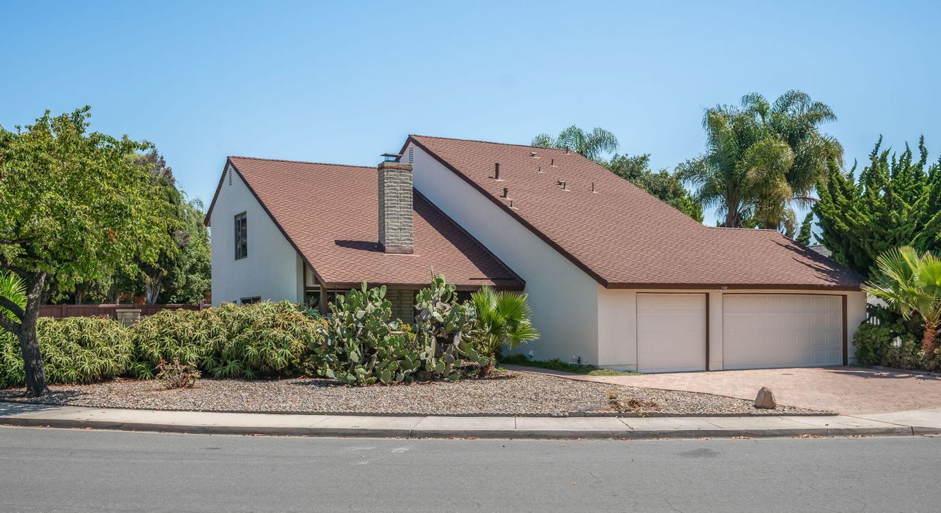 Attached, Exterior, Facade, Brick Facade, Spanish Mediterranean