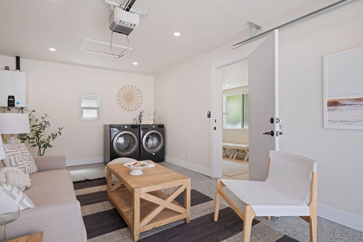 Interior, Living room, Recessed Lighting, Washer