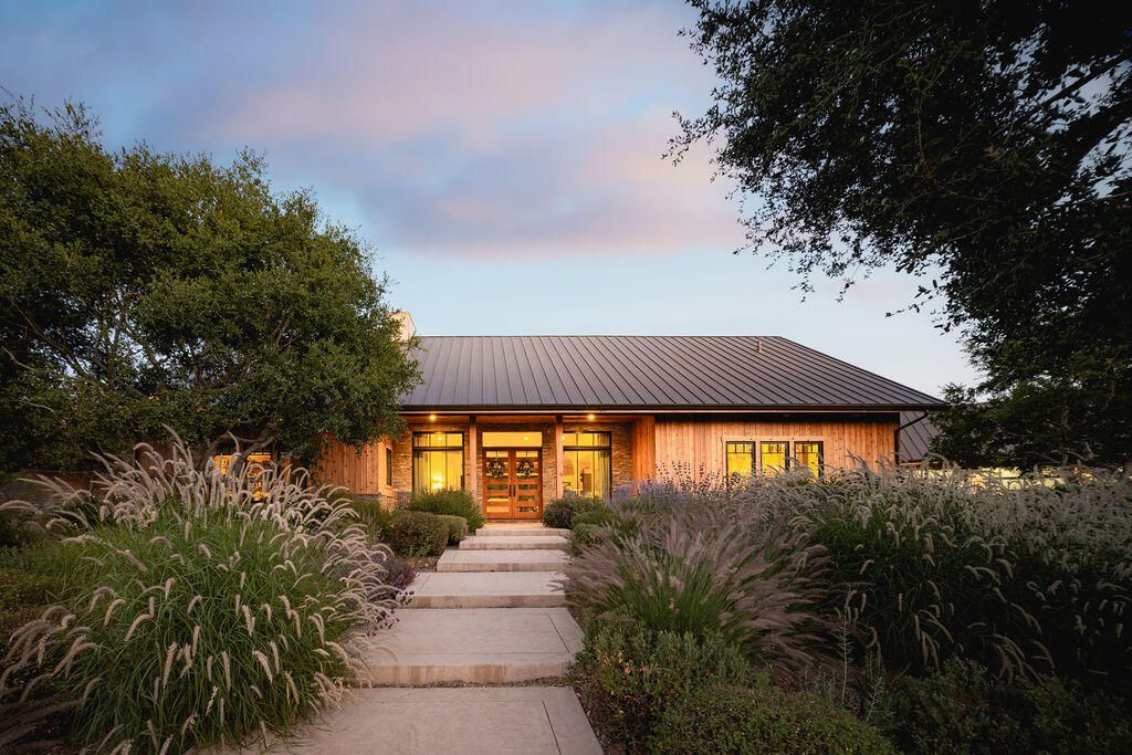 Exterior, Facade, Ranch