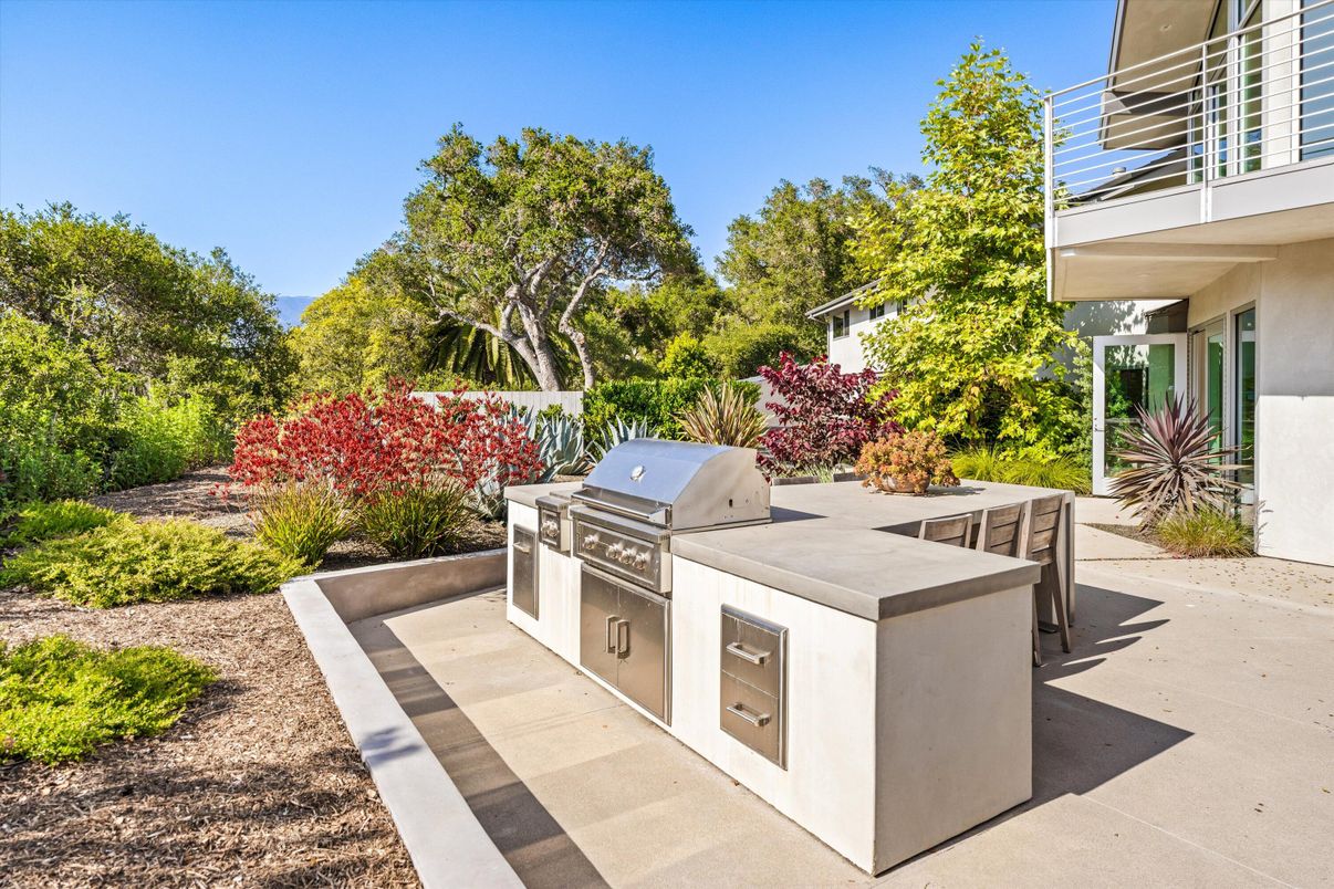 Exterior, Outdoor Kitchen