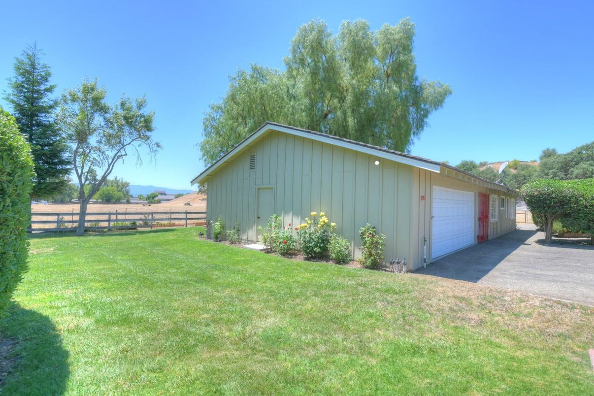 Backyard, Detached Garage, Exterior