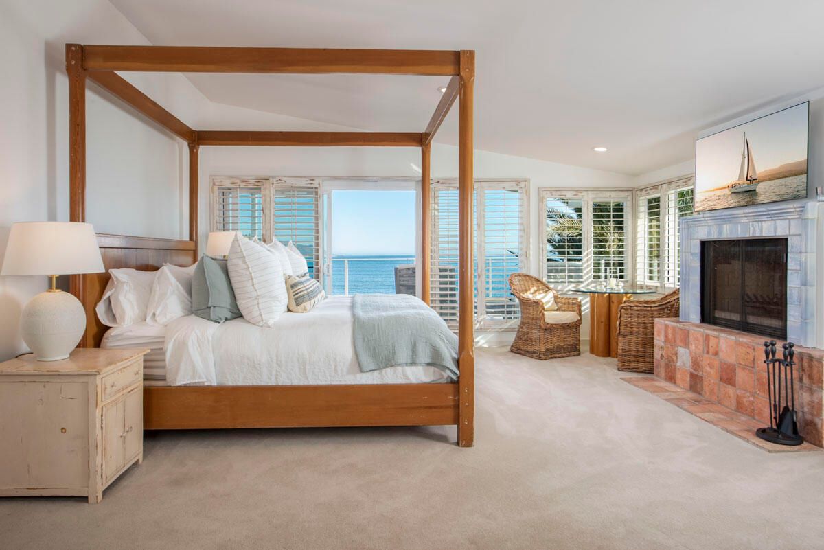 Bedroom, Fireplace, Interior, Recessed Lighting, Water