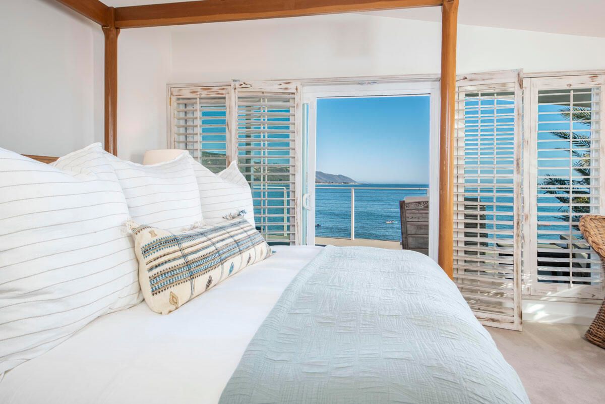 Bedroom, Interior, Water