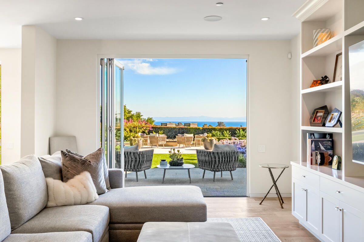 Interior, Living room, Recessed Lighting, Water, Wood Texture Flooring