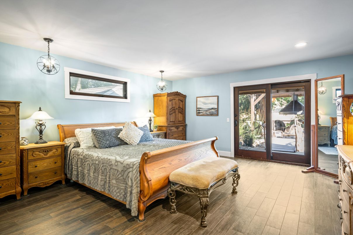 Bedroom, Interior, Pendant Lights, Recessed Lighting, Wood Texture Flooring