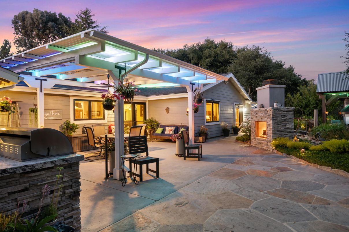 Exterior, Fireplace, Outdoor Kitchen