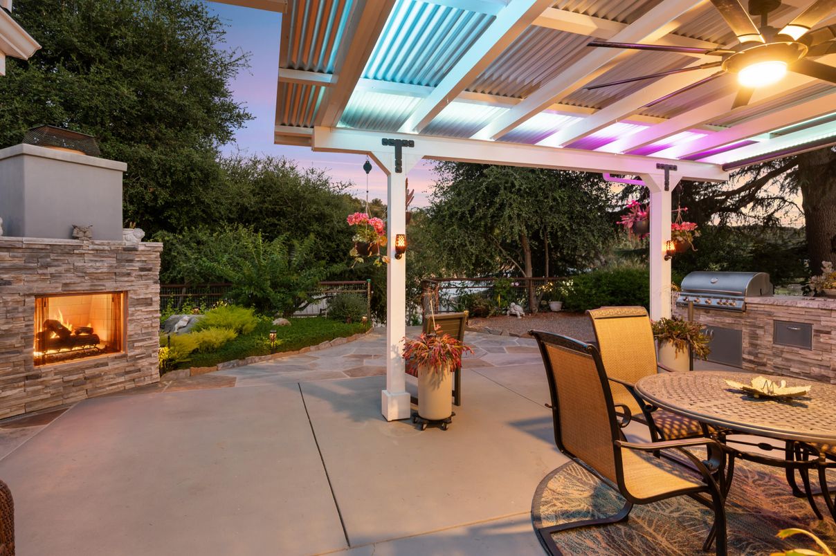 Exterior, Fireplace, Outdoor Kitchen