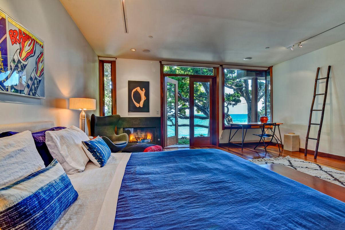 Bedroom, Fireplace, Interior, Recessed Lighting, Water