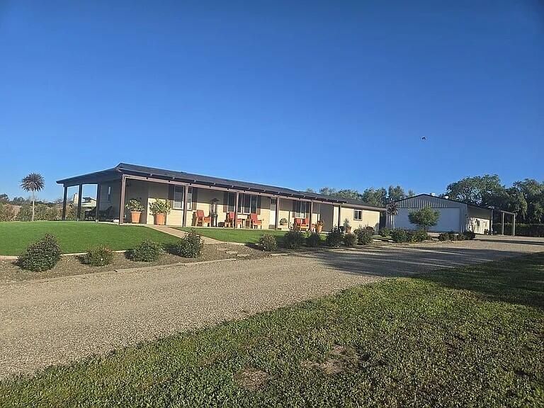 Backyard, Exterior, Facade, Ranch