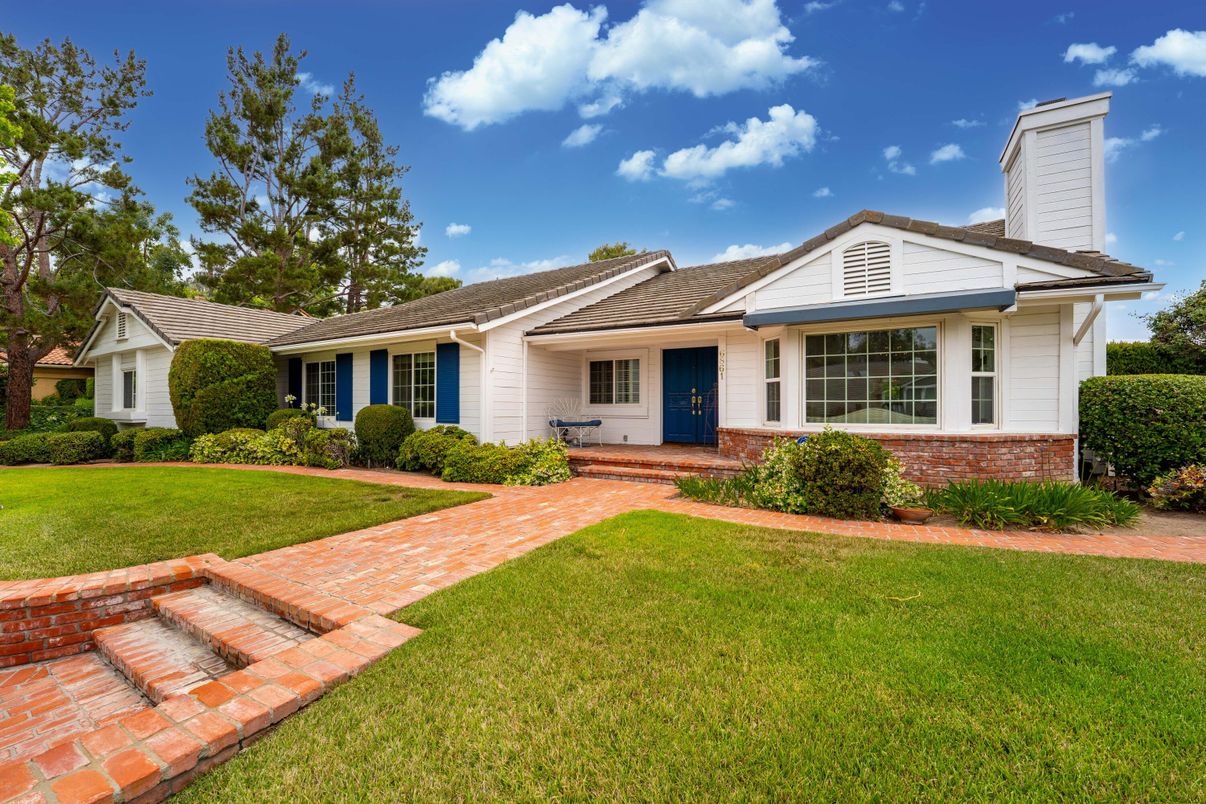 Backyard, Exterior, Facade, Ranch