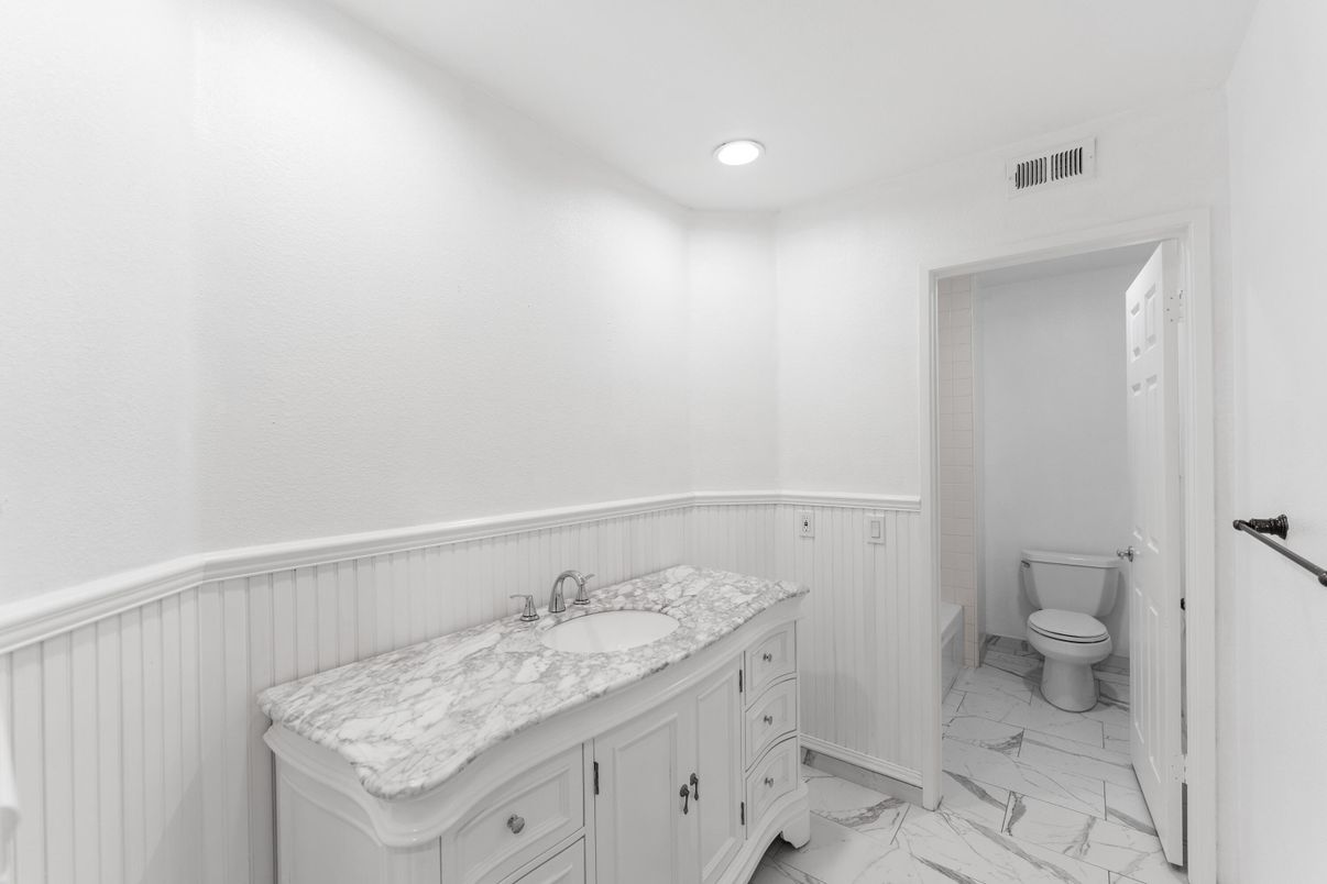 Bathroom, Interior, Marble, Recessed Lighting