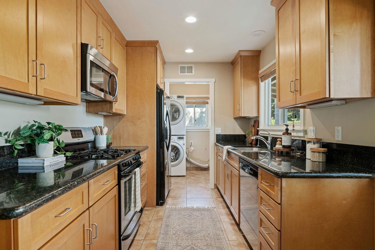 Interior, Kitchen, Recessed Lighting, Washer