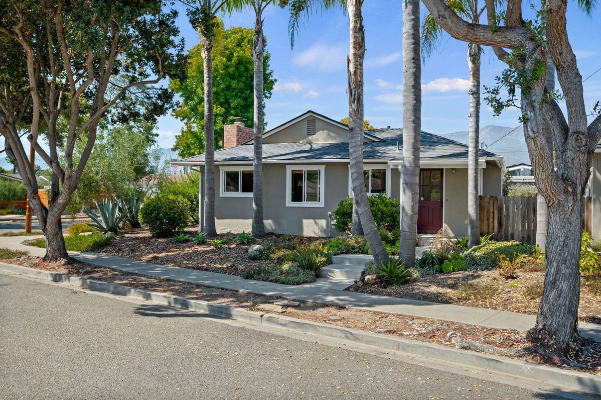 Exterior, Facade, Ranch
