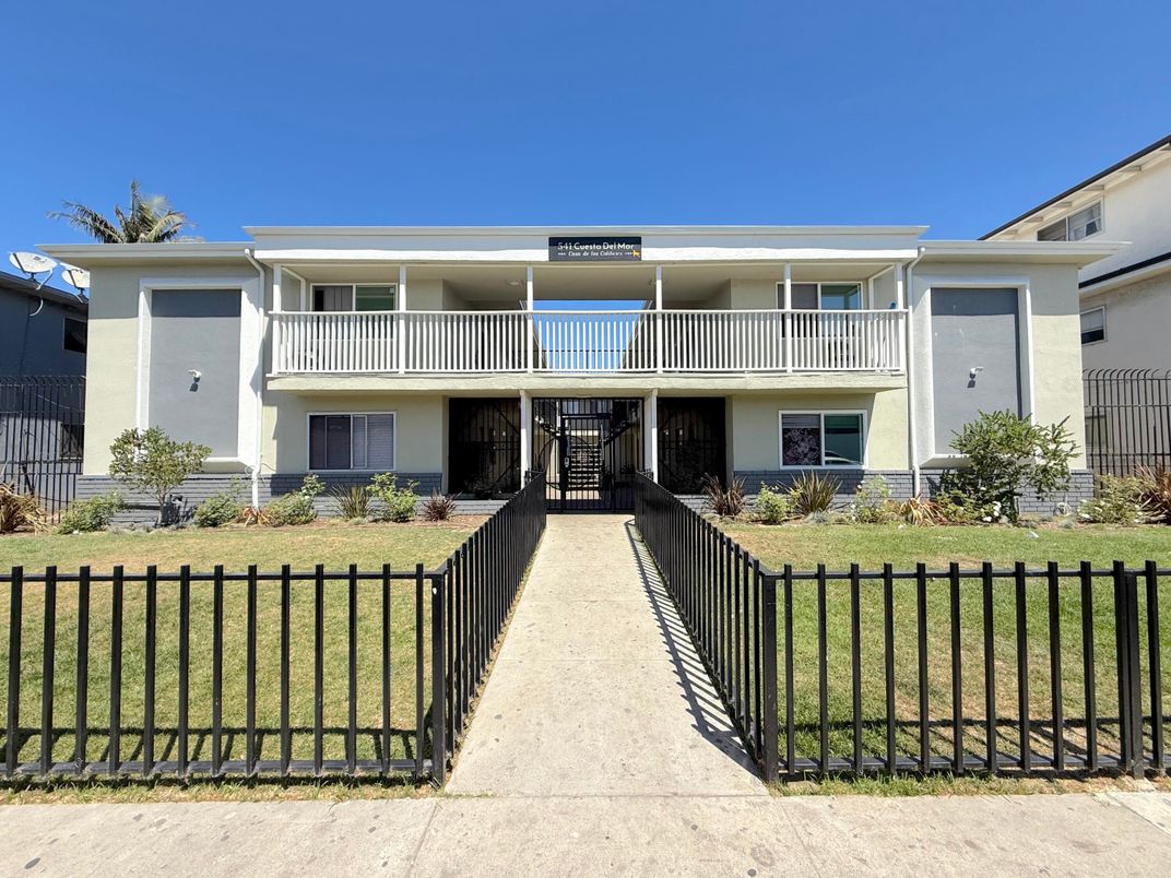 Exterior, Facade, Modern