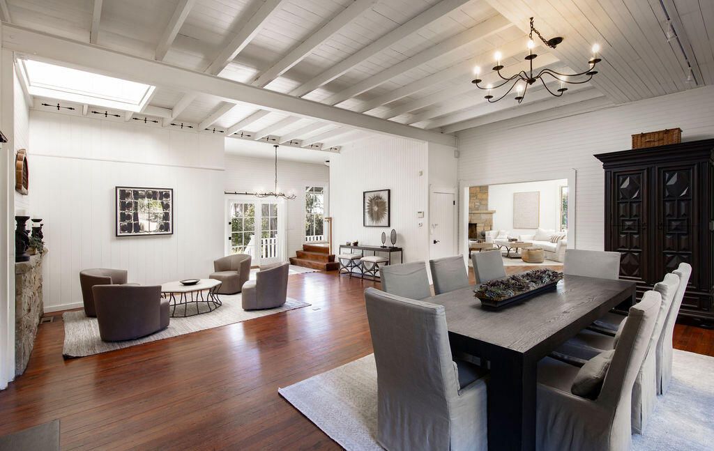 Chandelier, Dining room, Interior, Living room, Wood Texture Flooring