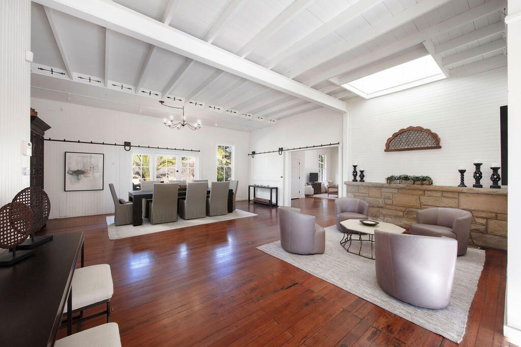 Chandelier, Dining room, Interior, Living room, Wood Texture Flooring