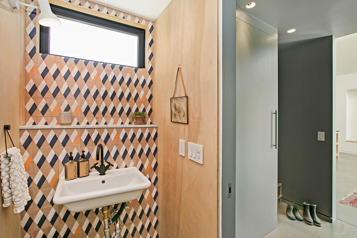 Bathroom, Interior, Recessed Lighting