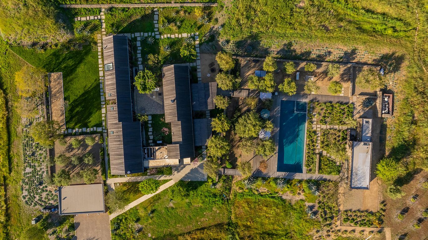 Exterior, Drone