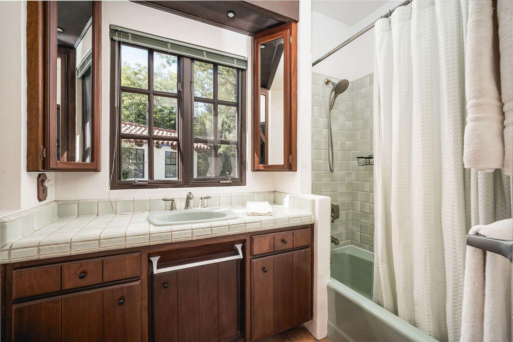 Bathroom, Interior, Tile Countertops