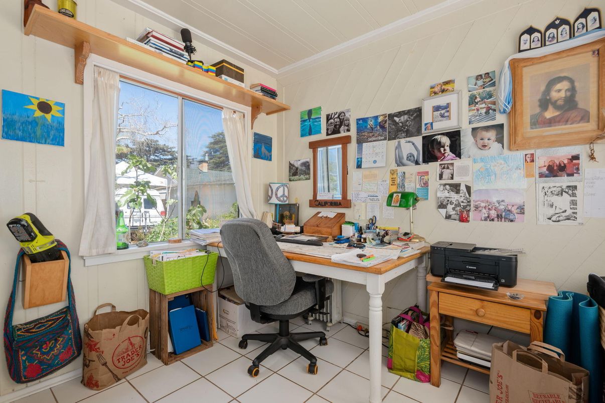 Home Office, Interior