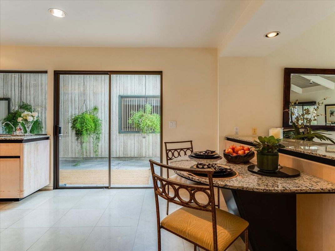 Dining room, Interior, Recessed Lighting