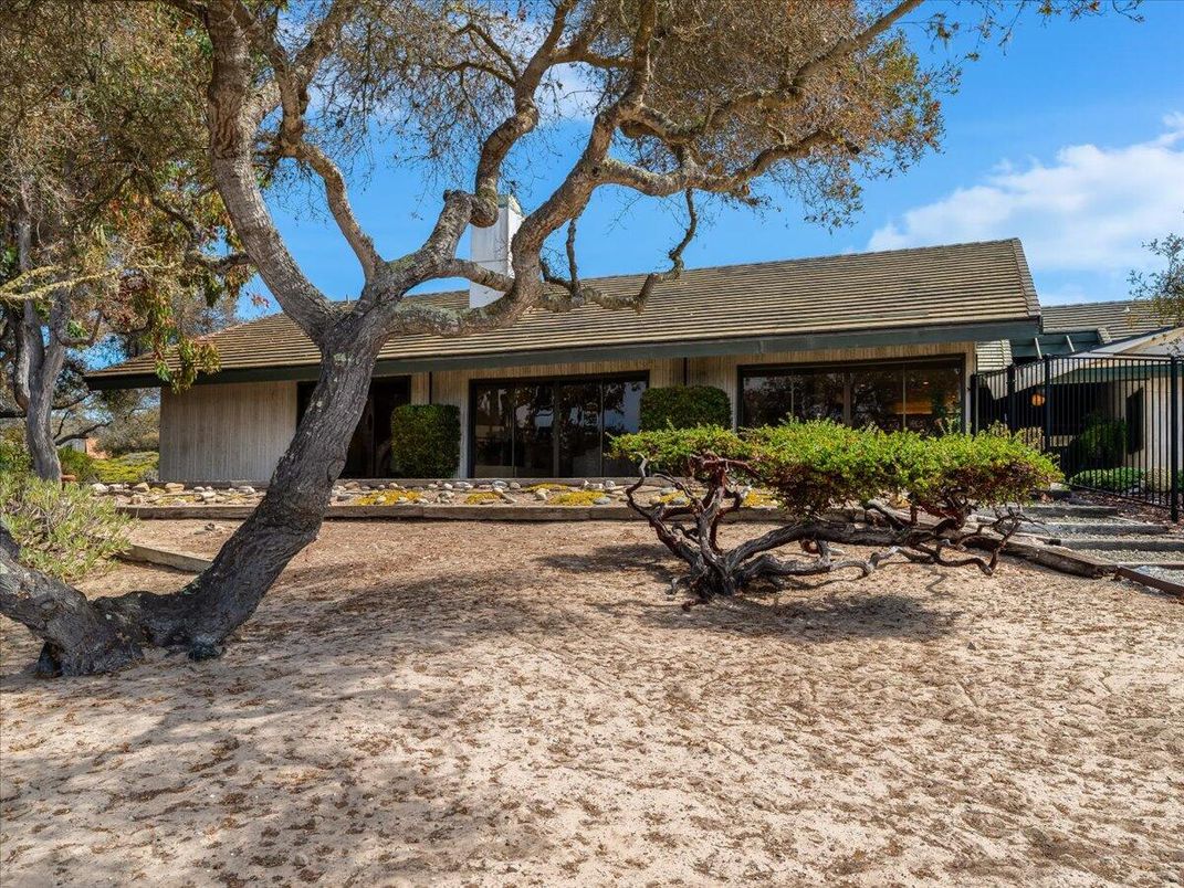 Backyard, Exterior, Facade, Ranch