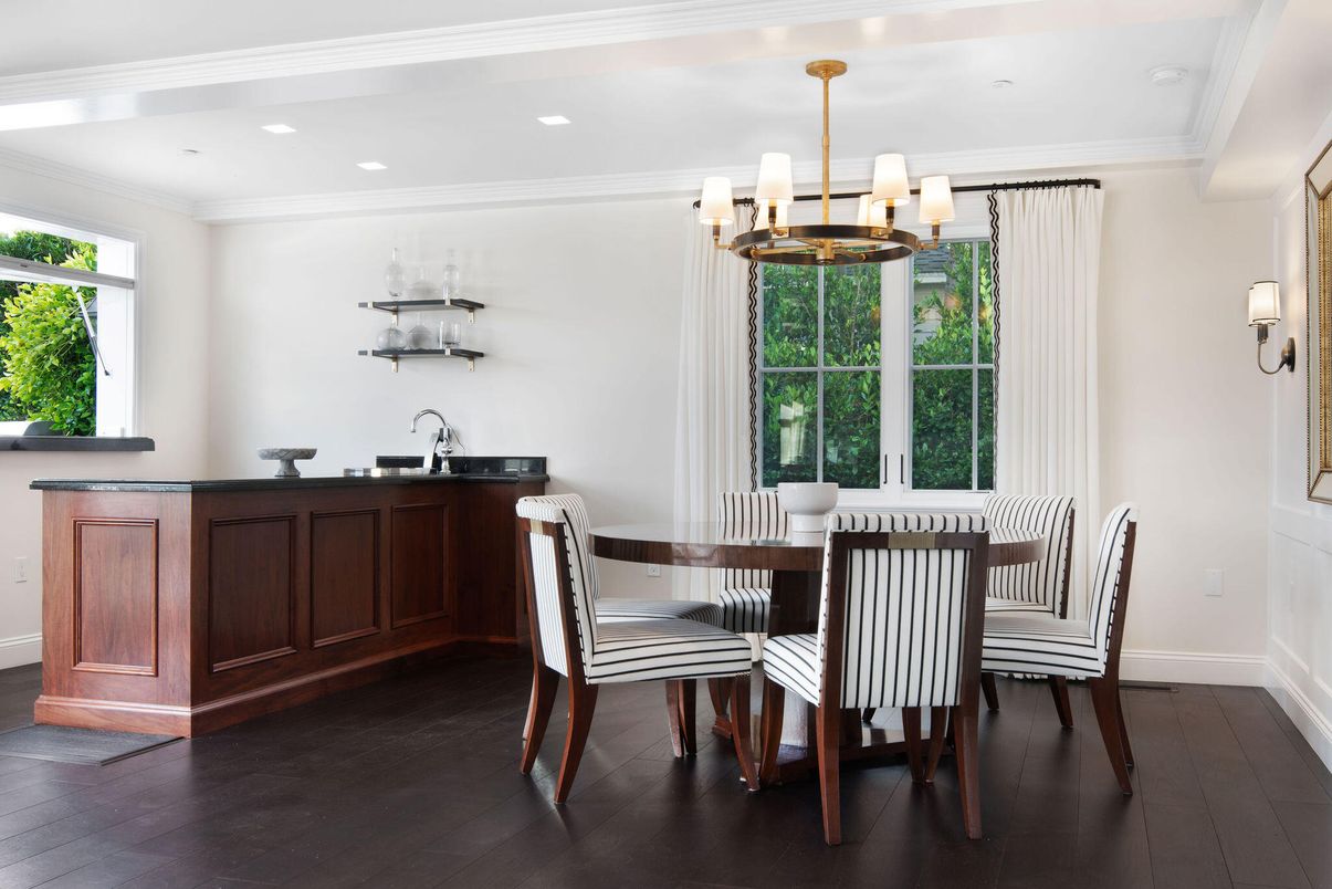 Chandelier, Dining room, Interior, Recessed Lighting, Wood Texture Flooring