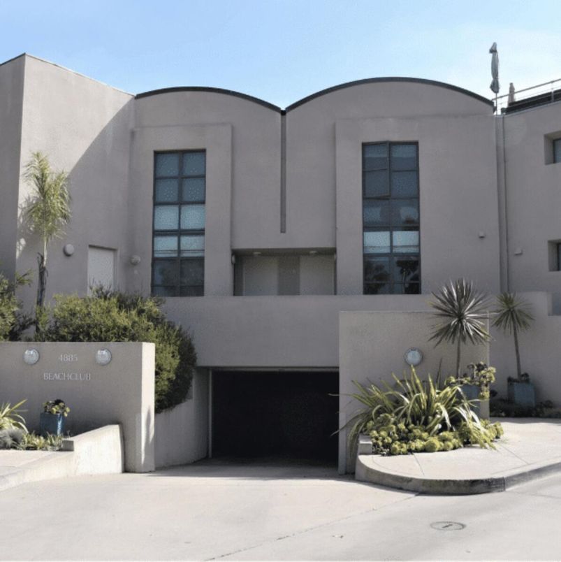 Attached, Exterior, Facade, Modern