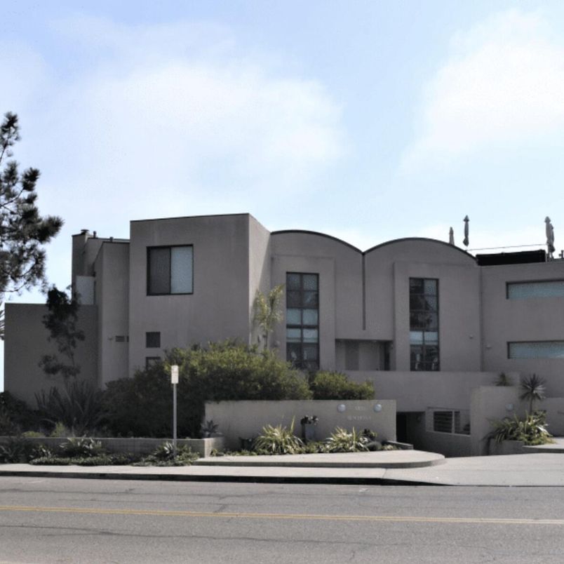 Exterior, Facade, Modern