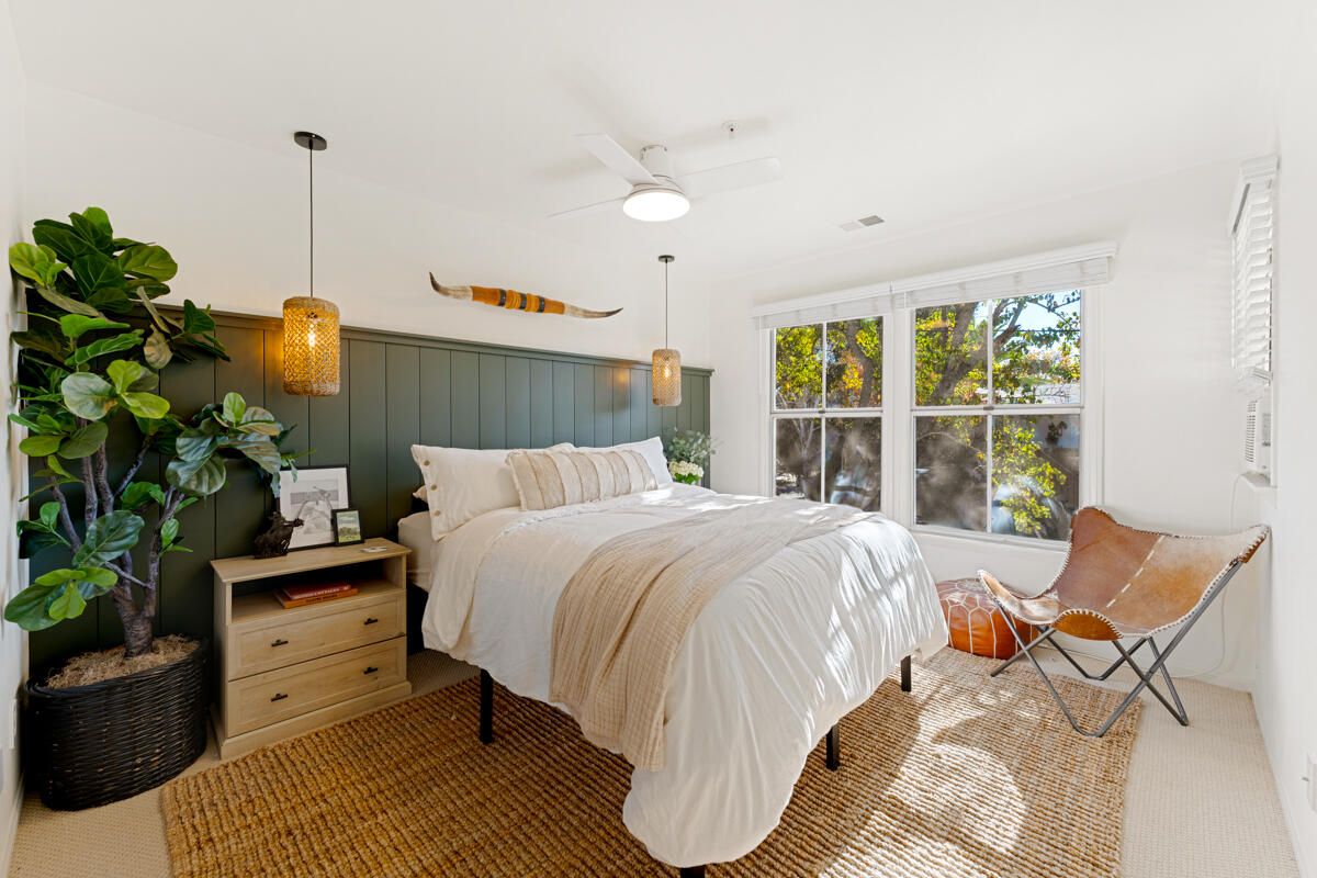 Bedroom, Interior, Pendant Lights