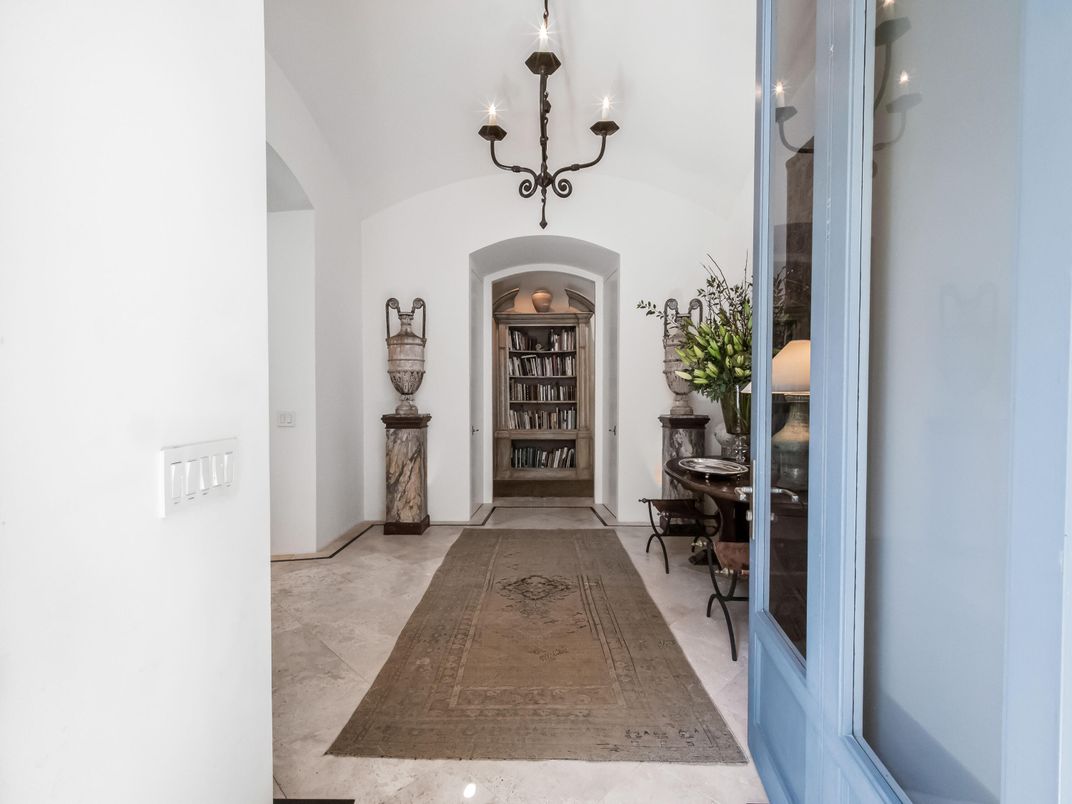 Chandelier, Interior