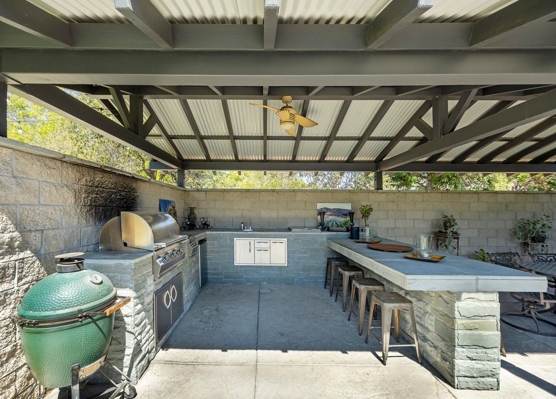 Exterior, Outdoor Kitchen