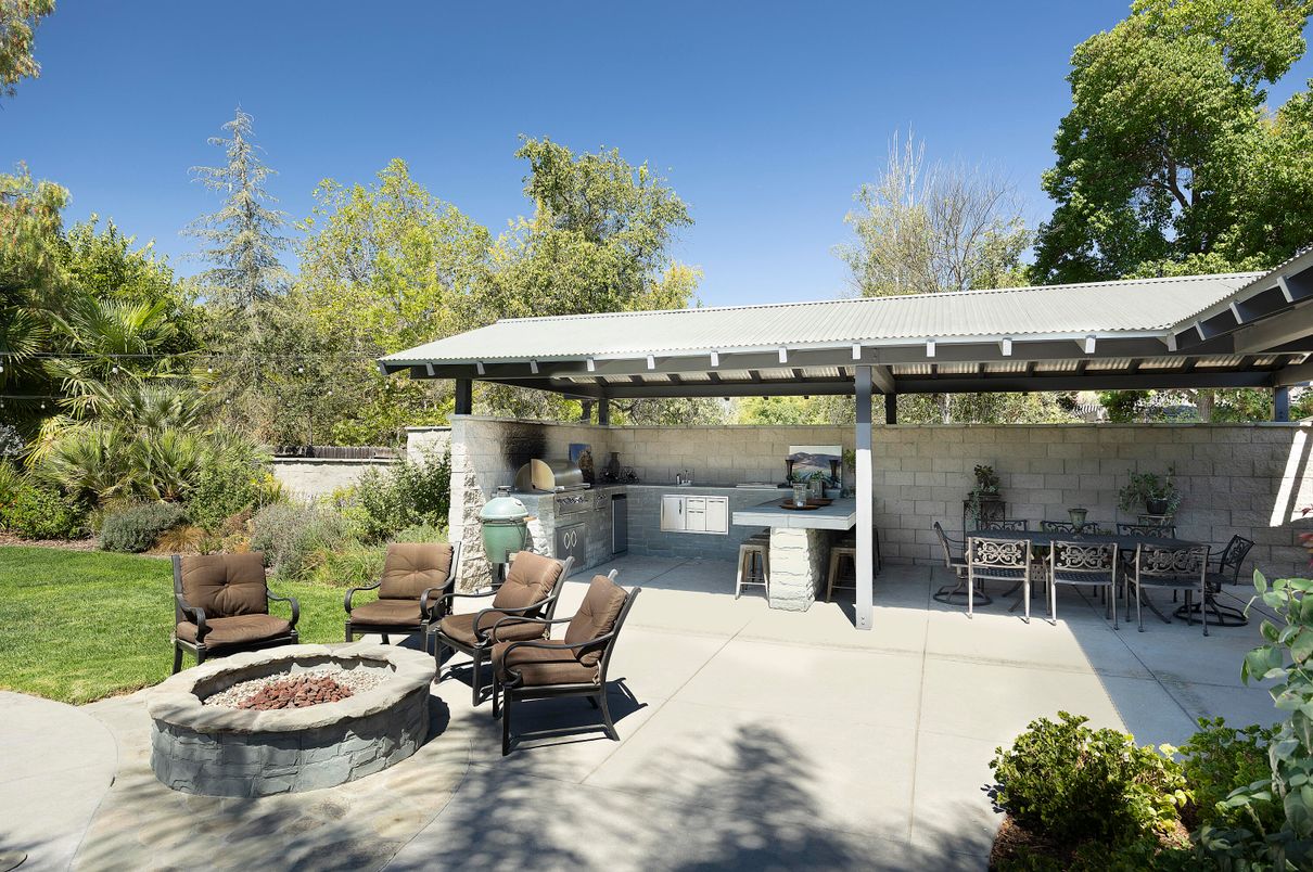 Exterior, Outdoor Kitchen