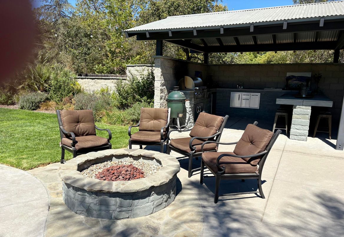 Exterior, Outdoor Kitchen