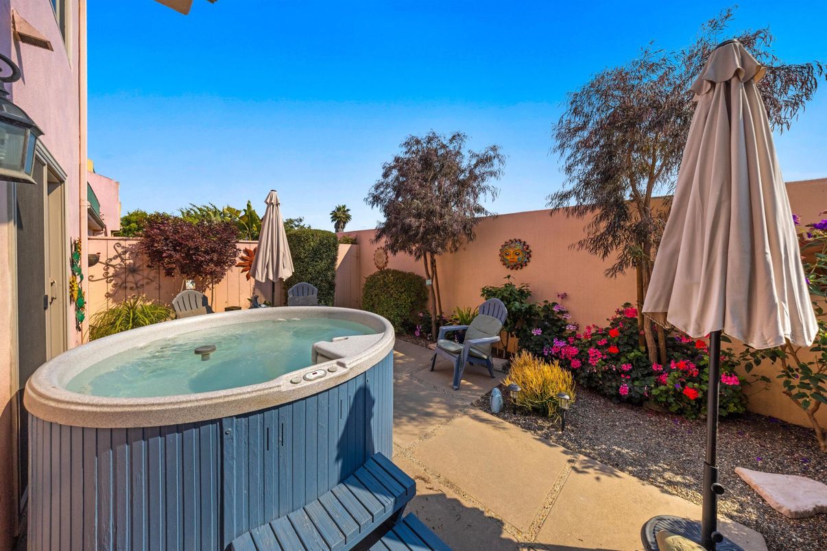 Exterior, Hot Tub, Pool