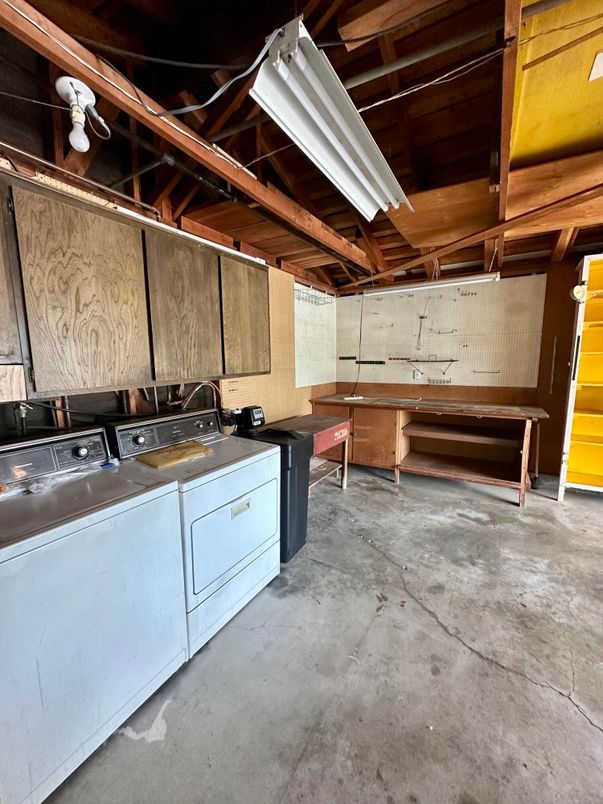 Interior, Washer, Wooden Beams