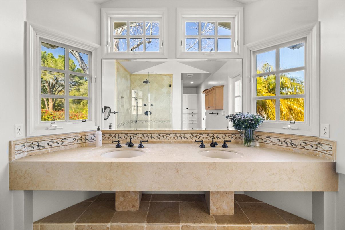 Bathroom, Dual Sink Vanities, Interior