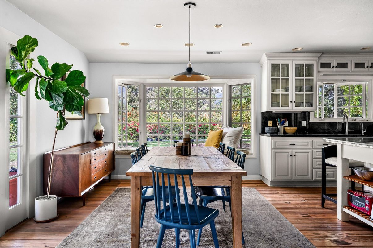 Dining room, Interior, Kitchen, Recessed Lighting, Wood Texture Flooring