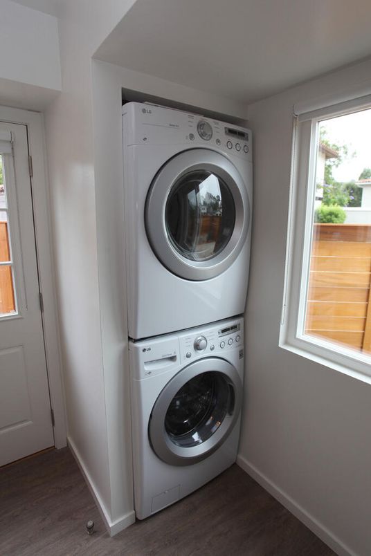 Interior, Utility Closets, Washer, Wood Texture Flooring