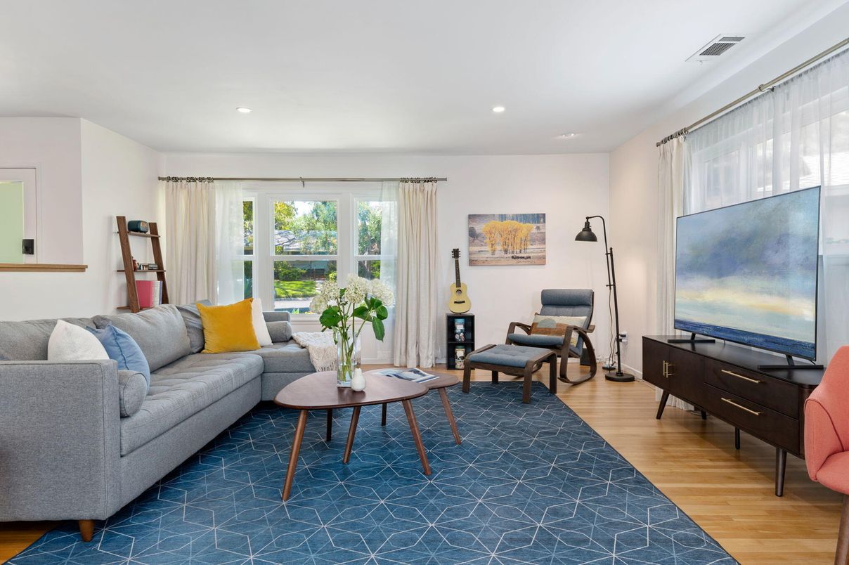 Interior, Living room, Recessed Lighting, Wood Texture Flooring
