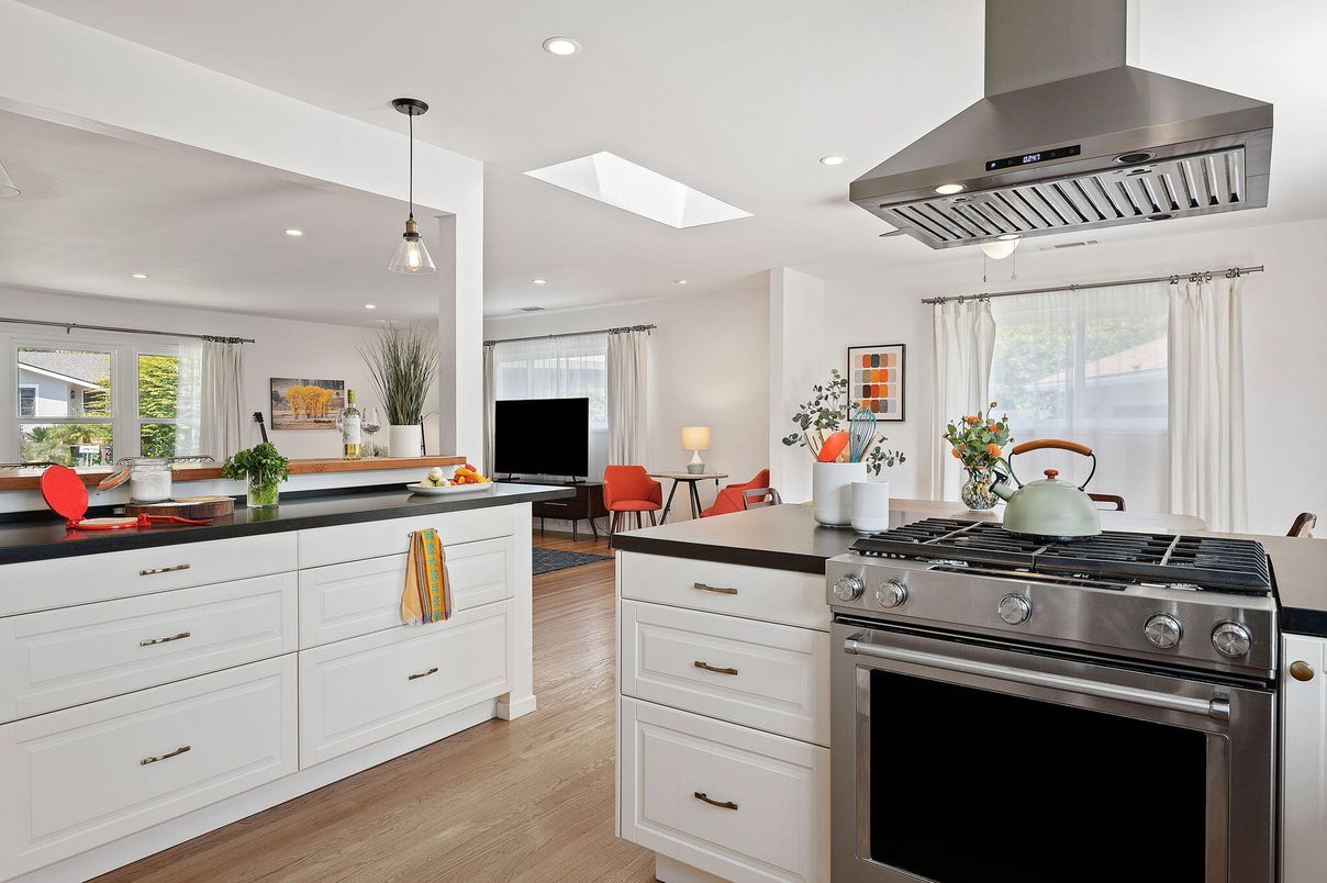 Dining room, Interior, Kitchen, Pendant Lights, Recessed Lighting, Stainless Steel Appliances, Wood Texture Flooring