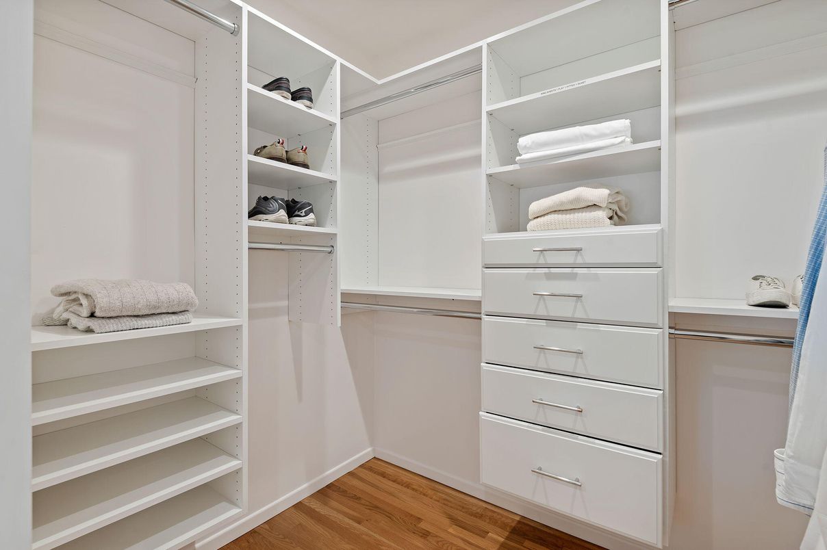 Interior, Walk-in Closets, Wood Texture Flooring