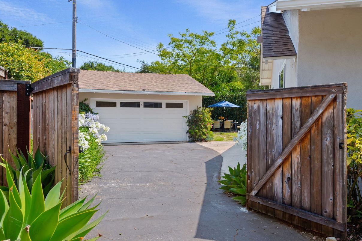 Detached Garage, Exterior