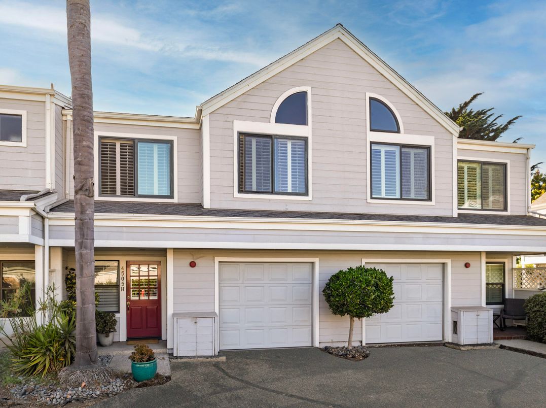 Attached, Exterior, Facade, Rowhouse