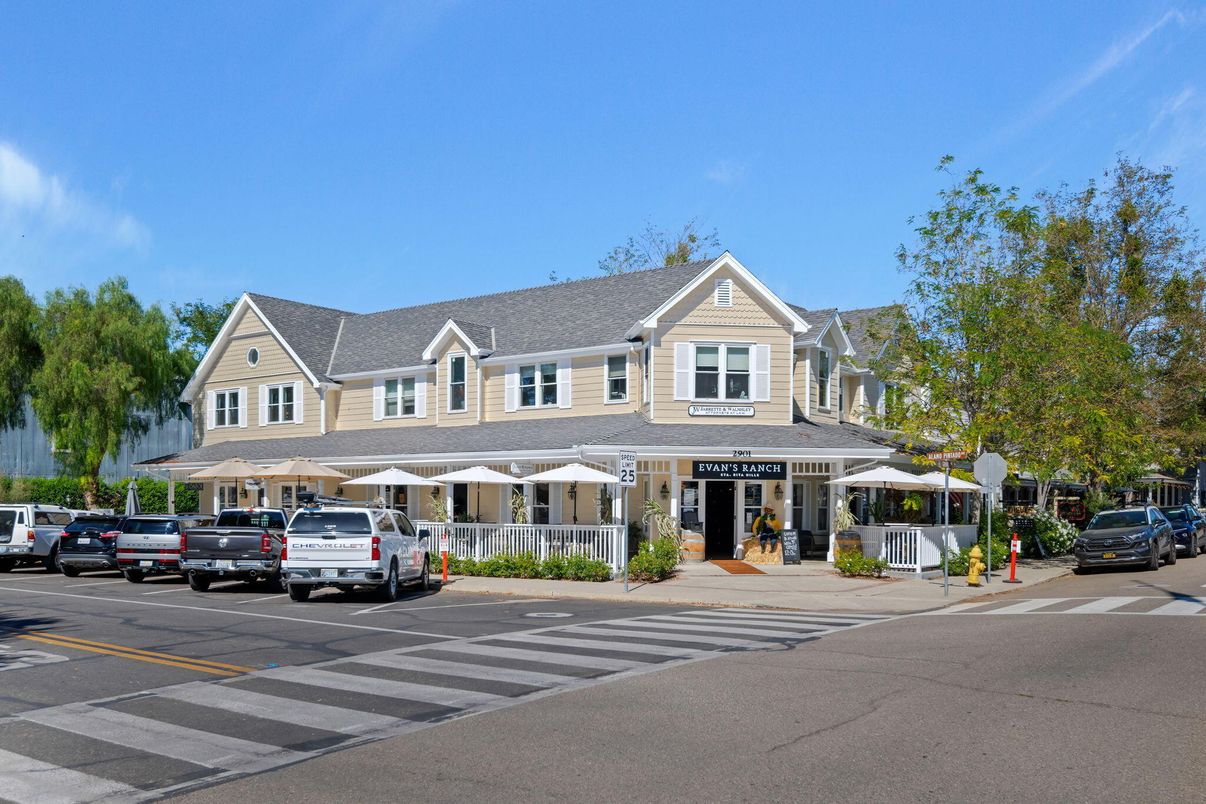 Exterior, Facade, Queen Anne Victorian