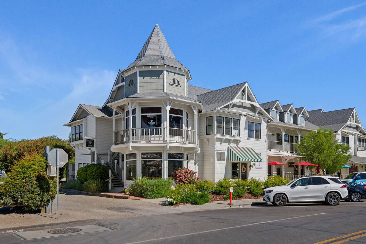 Exterior, Facade, Queen Anne Victorian
