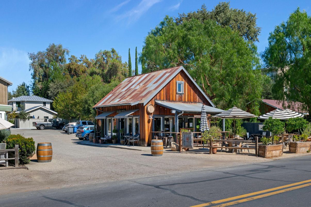 Exterior, Facade, Log Home