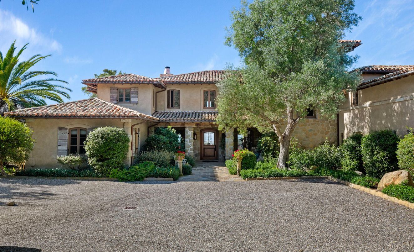 Exterior, Facade, Mediterranean