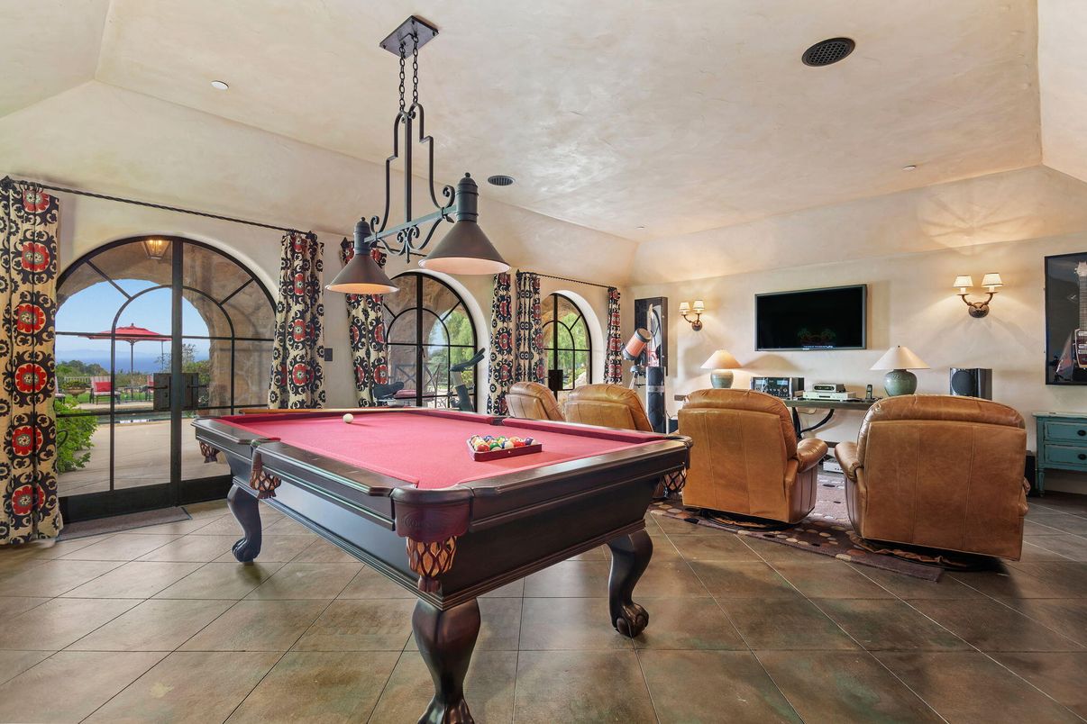 Billiard Table, Game Room, Interior, Recessed Lighting